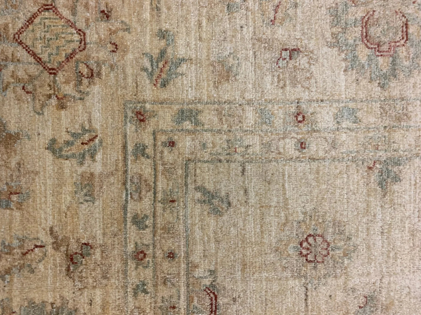 Ivory Chobi 8X12 Handmade Wool Rug # 8887