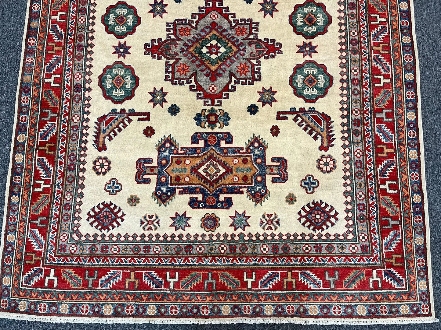 Kazak Ivory/Rest 5X7 Handmade Wool Rug # 12509