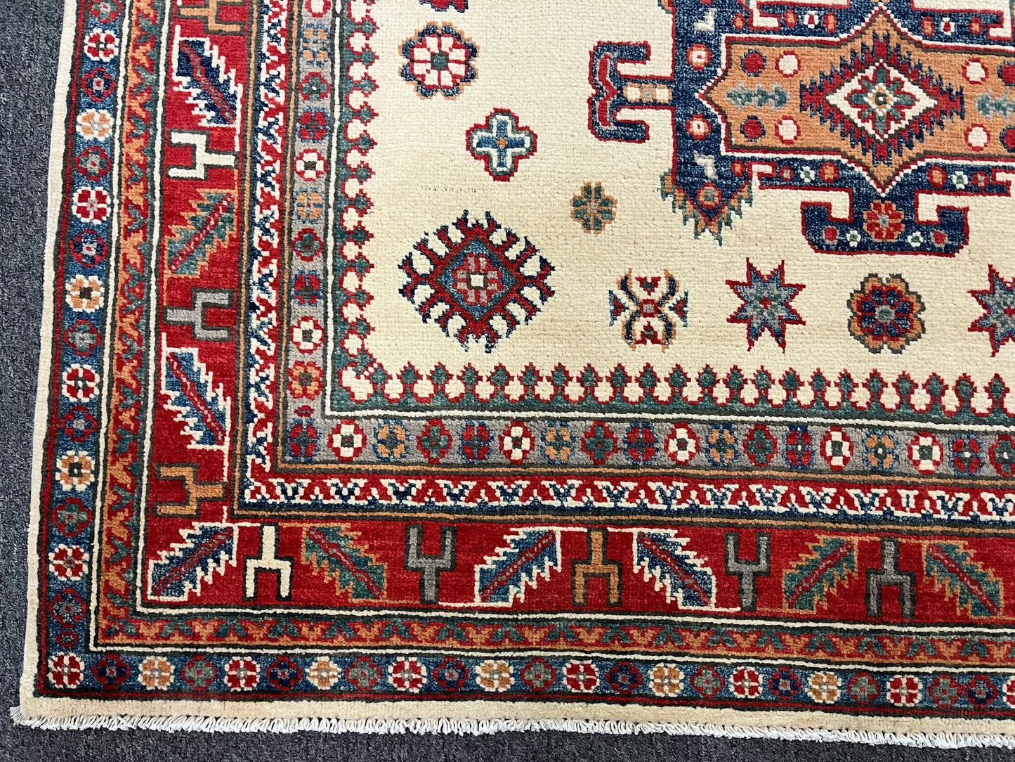 Kazak Ivory/Rest 5X7 Handmade Wool Rug # 12509