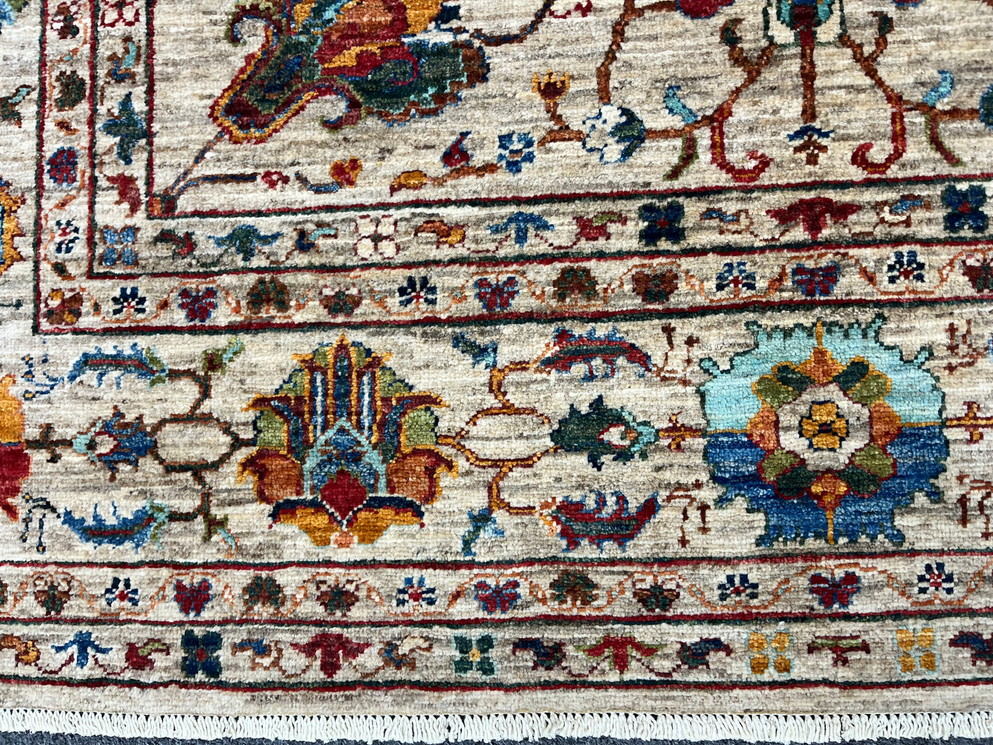 Beige Floral Mohal 6X8 Handmade Wool Rug # 14589
