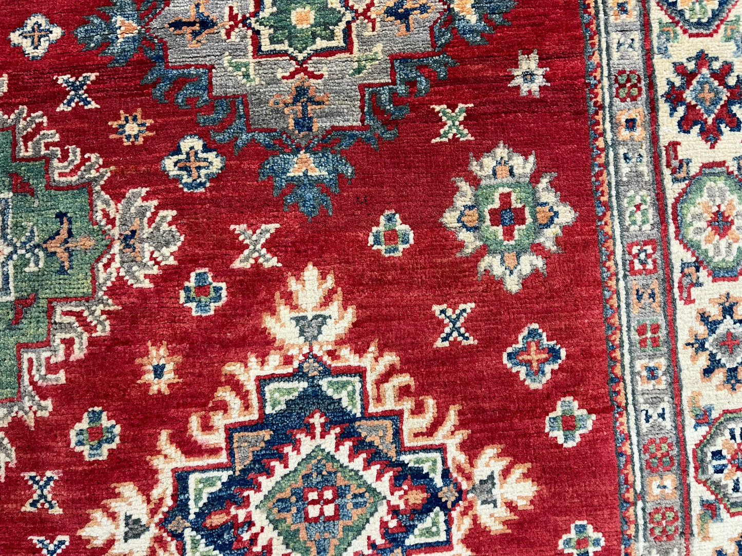 Red/Beige 5X7 Kazak Handmade Wool Rug # 13842