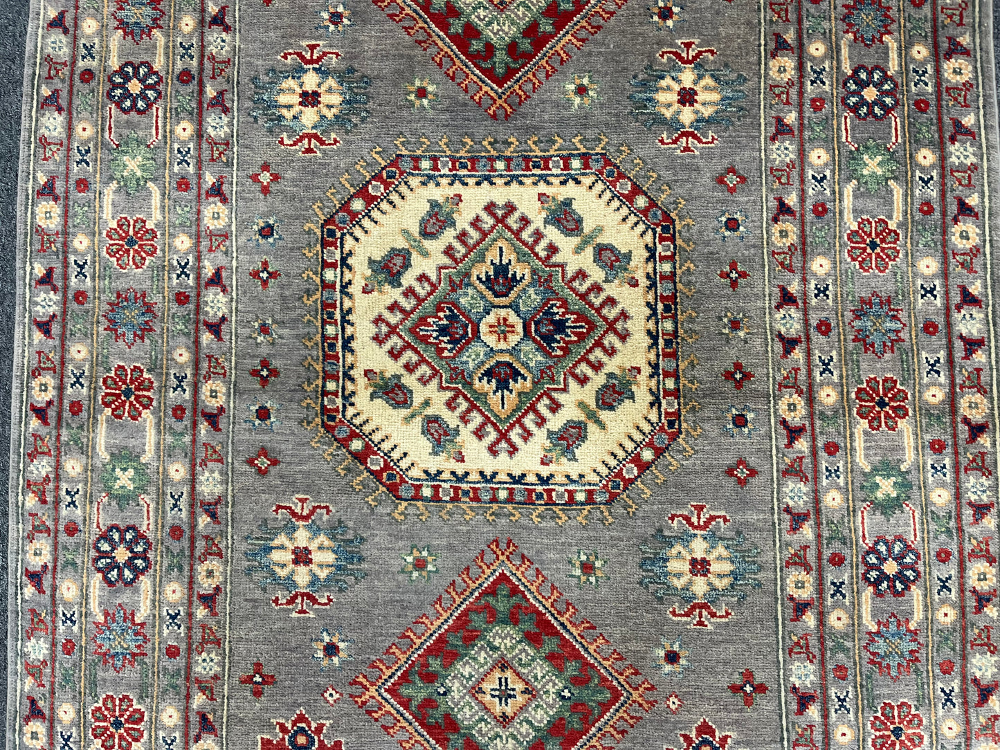 Kazak Soft Gray 4X6 Wool Hand-knotted Rug # 13694