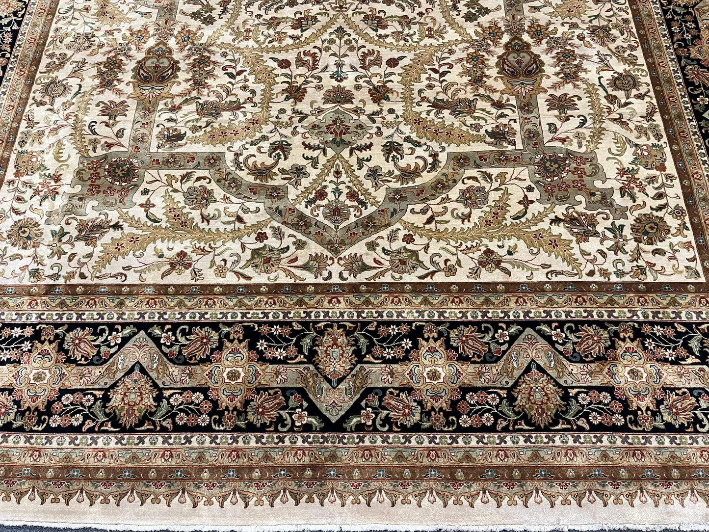 12X14 Indo Agra Beige/Black Handmade Wool Rug # 13424